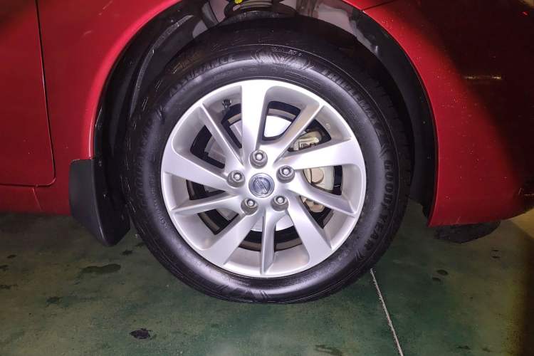 Used Nissan Tiida 2016 1.6L CVT Cool Dynamic Edition Right Front Wheel Hub
