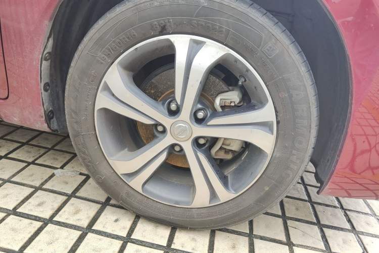 Used Nissan Tiida 2016 1.6L CVT Smart Drive Edition Right Front Wheel Hub