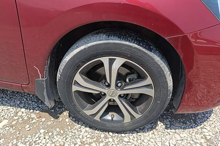 Used Nissan Tiida 2016 1.6L CVT Smart Drive Edition Right Front Wheel Hub