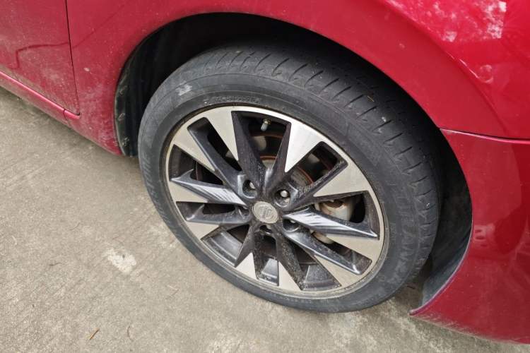 Used Nissan Tiida 2016 1.6L CVT ZhiZun Edition Right Front Wheel Hub