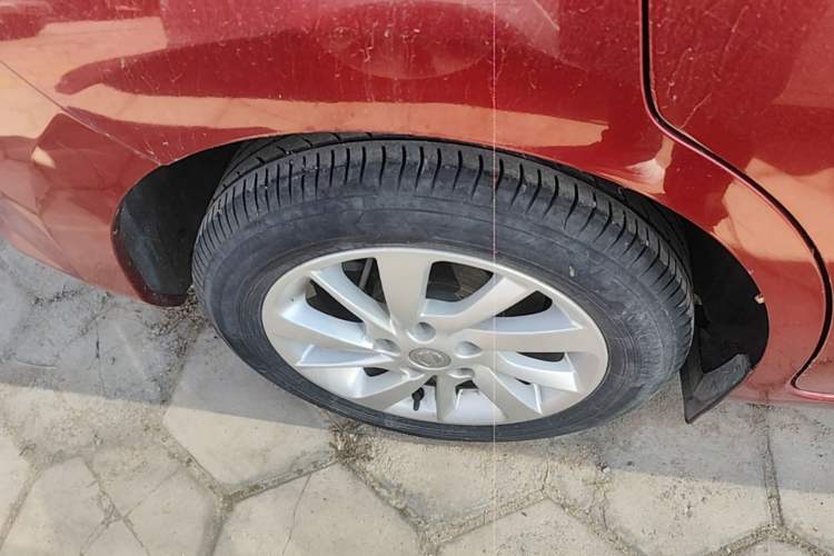 Used Nissan Tiida 2016 1.6L CVT Cool Dynamic Edition Right Rear Wheel Hub