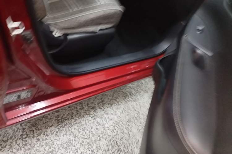 Used Nissan Tiida 2016 1.6L CVT Cool Dynamic Edition Right Side Sill