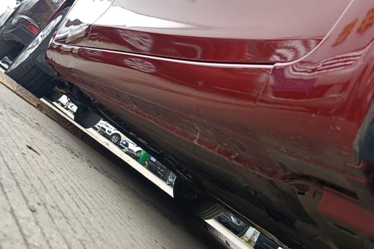 Used Nissan Tiida 2016 1.6L CVT Joyride Edition Right Side Sill