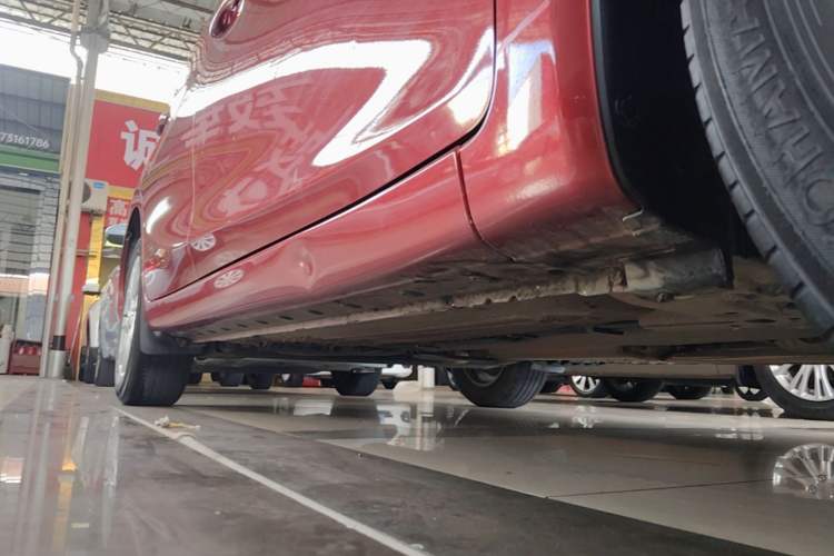 Used Nissan Tiida 2016 1.6L CVT Cool Dynamic Edition Right Side Sill