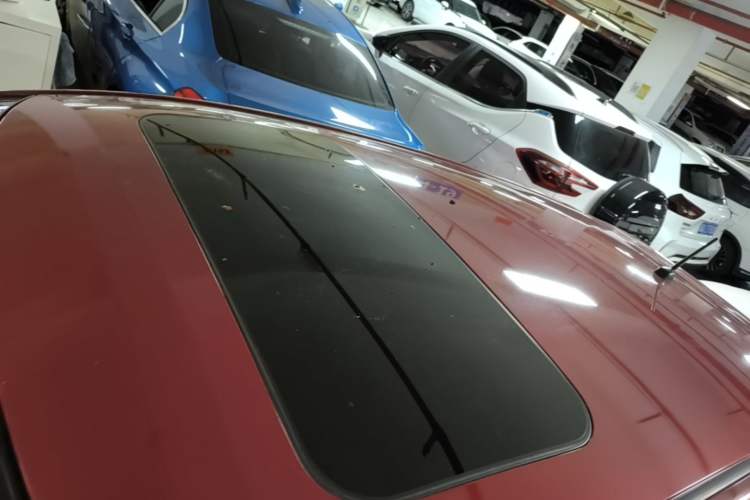 Used Nissan Tiida 2016 1.6L CVT Cool Dynamic Edition Roof