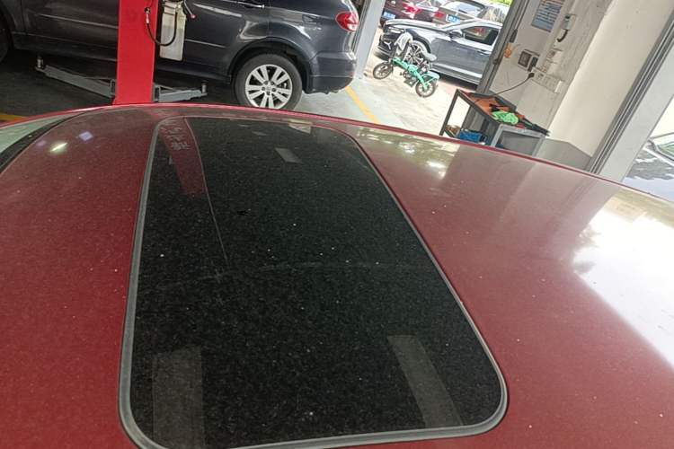 Used Nissan Tiida 2016 1.6L CVT Cool Dynamic Edition Roof
