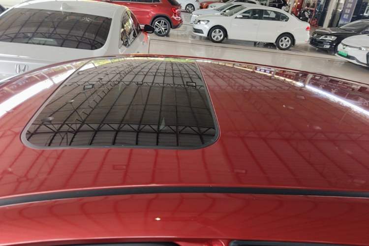 Used Nissan Tiida 2016 1.6L CVT Cool Dynamic Edition Roof
