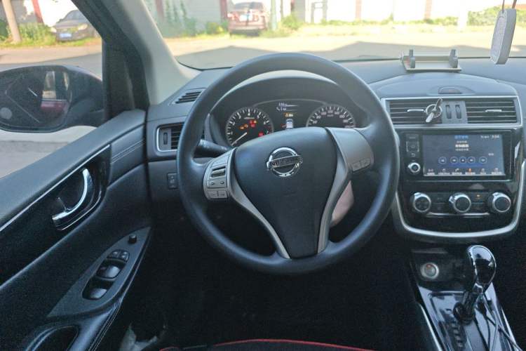 Used Nissan Tiida 2016 1.6L CVT Cool Dynamic Edition Steering Wheel