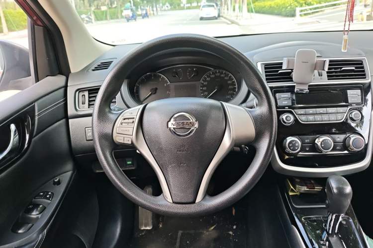 Used Nissan Tiida 2016 1.6L CVT Cool Dynamic Edition Steering Wheel
