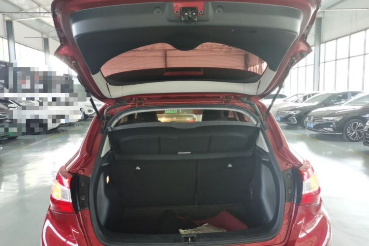 Used Nissan Tiida 2016 1.6L CVT Cool Dynamic Edition Trunk