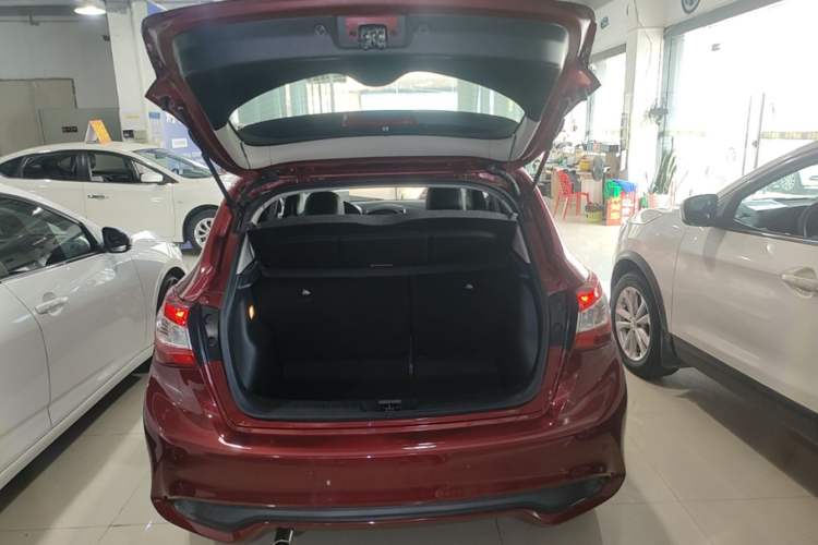 Used Nissan Tiida 2016 1.6L CVT ZhiZun Edition Trunk