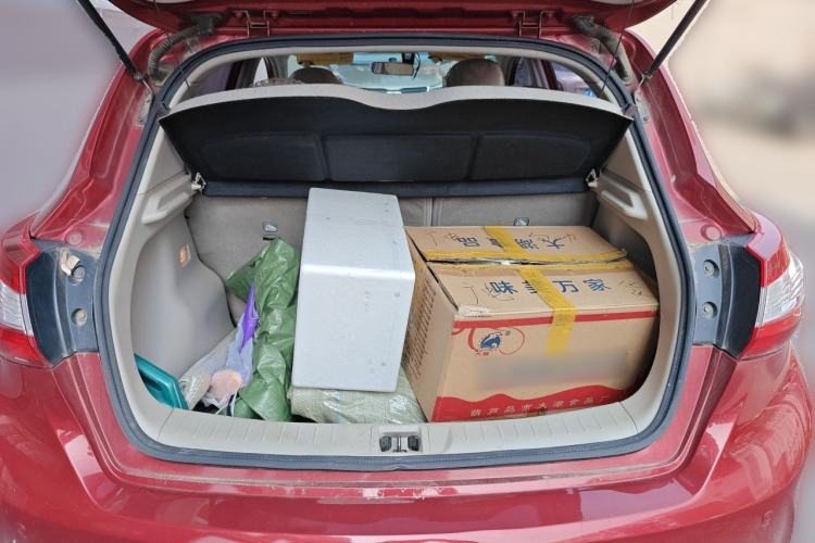 Used Nissan Tiida 2016 1.6L Manual Joyride Edition Trunk