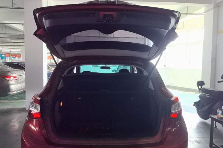Used Nissan Tiida 2016 1.6L CVT Cool Dynamic Edition Trunk