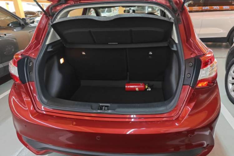 Used Nissan Tiida 2016 1.6L CVT Cool Dynamic Edition Trunk