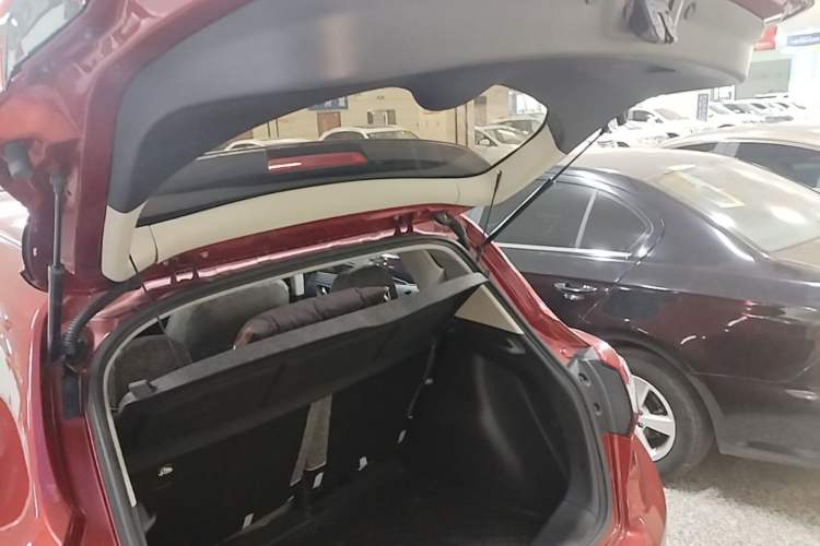 Used Nissan Tiida 2016 1.6L CVT Cool Dynamic Edition Trunk