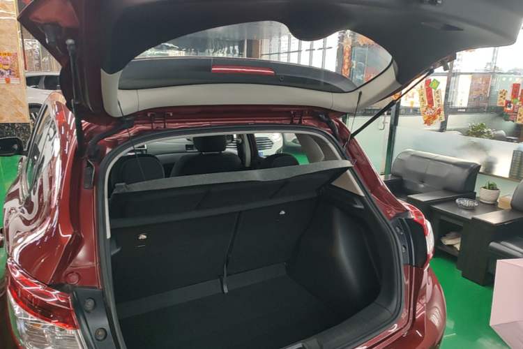 Used Nissan Tiida 2016 1.6L CVT Cool Dynamic Edition Trunk