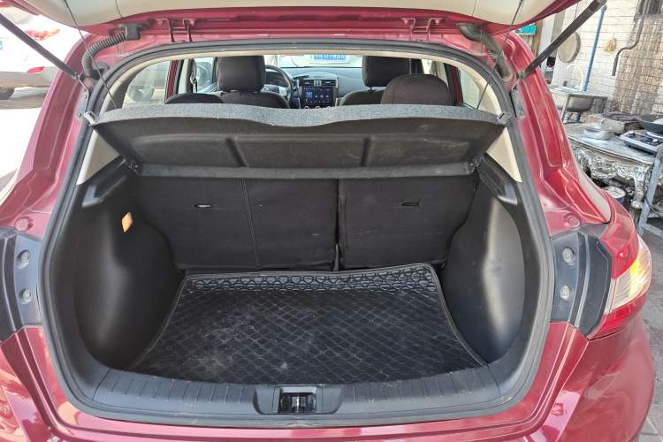 Used Nissan Tiida 2016 1.6L CVT Cool Dynamic Edition Trunk