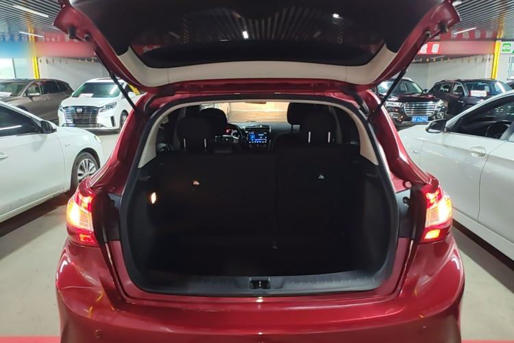 Used Nissan Tiida 2016 1.6L CVT Cool Dynamic Edition Trunk