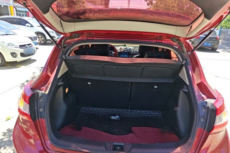 Used Nissan Tiida 2016 1.6L CVT Cool Dynamic Edition Trunk