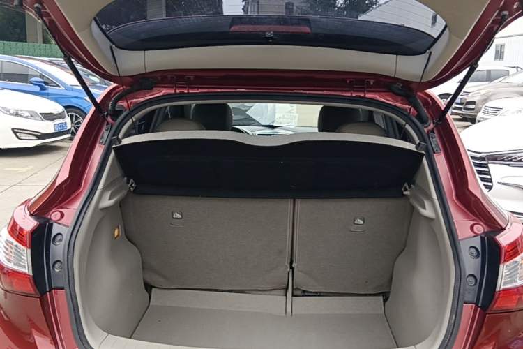 Used Nissan Tiida 2016 1.6L CVT Joyride Edition Trunk