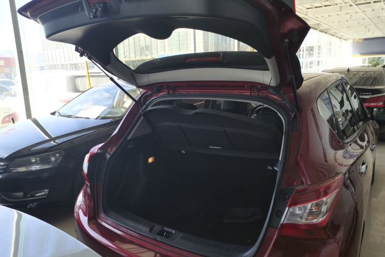 Used Nissan Tiida 2016 1.6L CVT ZhiZun Edition Trunk