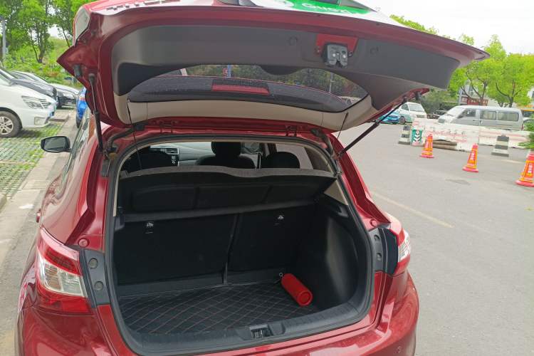 Used Nissan Tiida 2016 1.6L CVT Cool Dynamic Edition Trunk