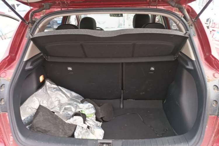 Used Nissan Tiida 2016 1.6L CVT Cool Dynamic Edition Trunk