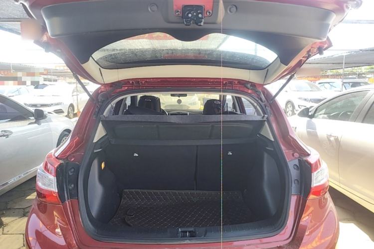 Used Nissan Tiida 2016 1.6L CVT Cool Dynamic Edition Trunk