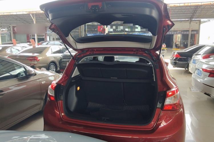 Used Nissan Tiida 2016 1.6L CVT Cool Dynamic Edition Trunk
