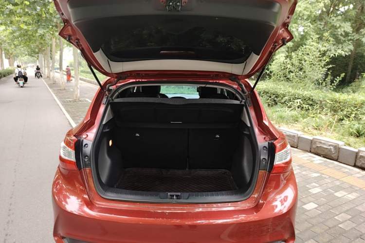 Used Nissan Tiida 2016 1.6L CVT ZhiZun Edition Trunk