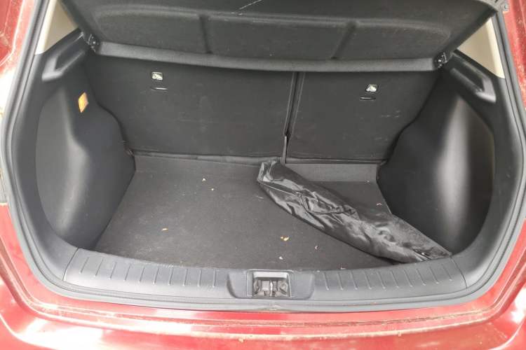 Used Nissan Tiida 2016 1.6L CVT Smart Drive Edition Trunk