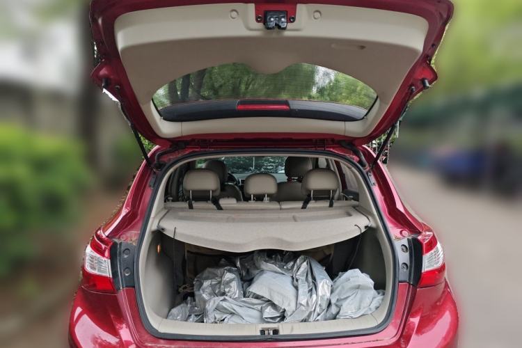 Used Nissan Tiida 2016 1.6L CVT ZhiZun Edition Trunk