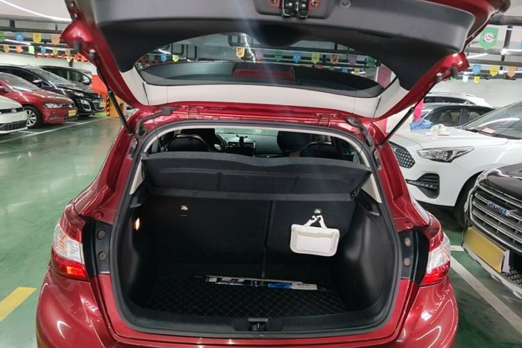 Used Nissan Tiida 2016 1.6L CVT Cool Dynamic Edition Trunk