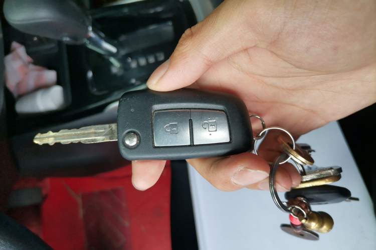 Used Nissan Tiida 2016 1.6L CVT Cool Dynamic Edition Vehicle Key