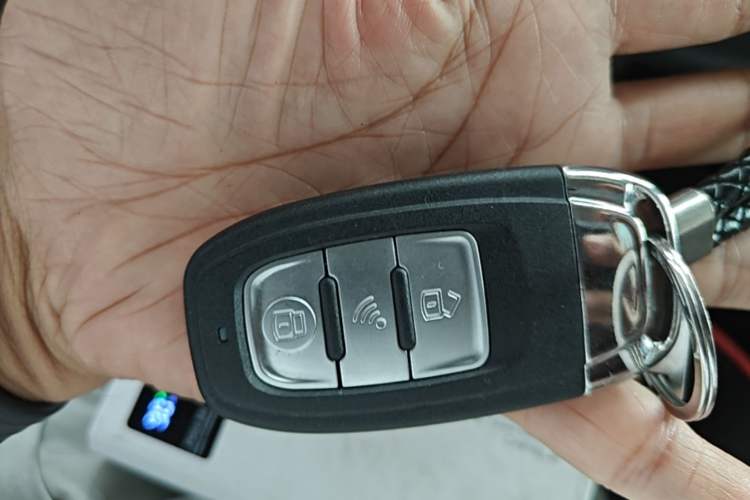 Used Nissan Tiida 2016 1.6L CVT Cool Dynamic Edition Vehicle Key