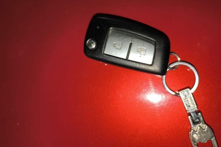 Used Nissan Tiida 2016 1.6L CVT Cool Dynamic Edition Vehicle Key