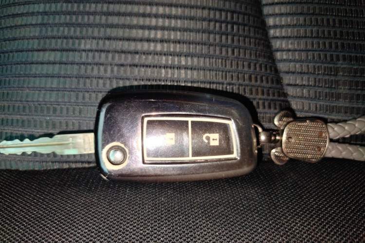 Used Nissan Tiida 2016 1.6L CVT Cool Dynamic Edition Vehicle Key