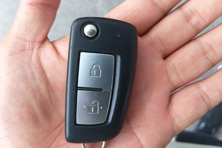 Used Nissan Tiida 2016 1.6L CVT Cool Dynamic Edition Vehicle Key