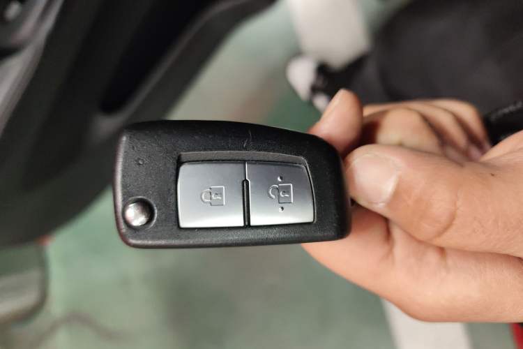 Used Nissan Tiida 2016 1.6L CVT Cool Dynamic Edition Vehicle Key
