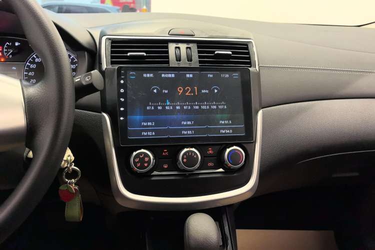 Used Nissan Tiida 2016 1.6L CVT Cool Dynamic Edition Audio And AC Panel