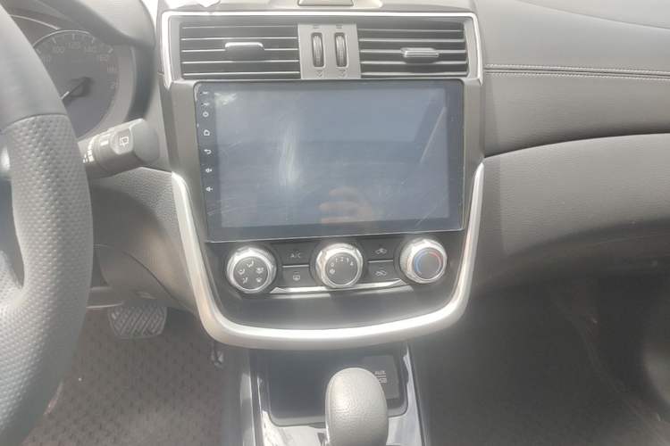 Used Nissan Tiida 2016 1.6L CVT Cool Dynamic Edition Audio And AC Panel