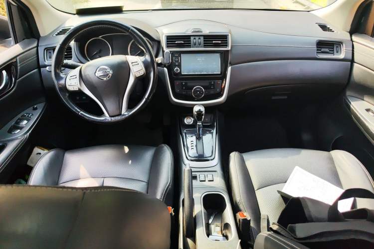 Used Nissan Tiida 2016 1.6L CVT ZhiZun Edition Center Console