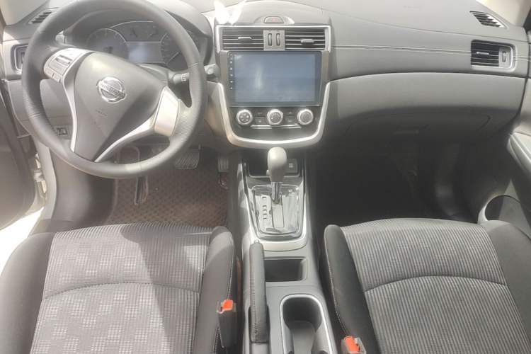 Used Nissan Tiida 2016 1.6L CVT Cool Dynamic Edition Center Console