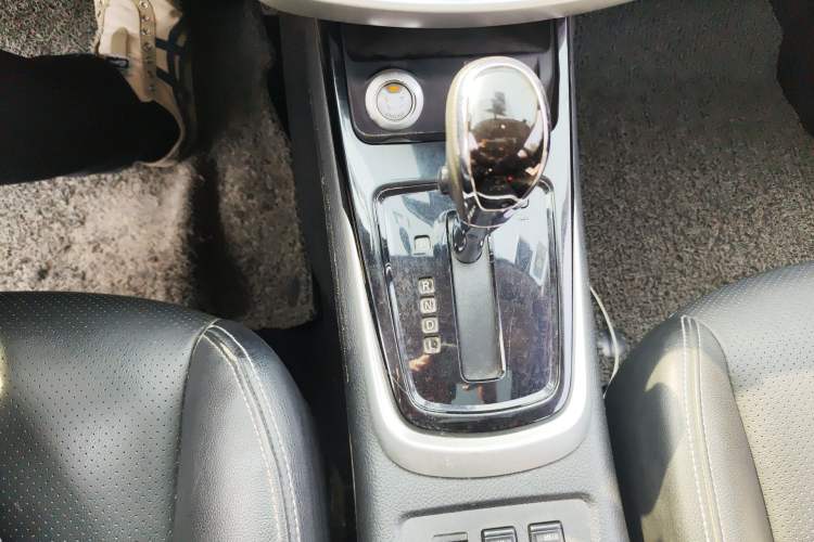 Used Nissan Tiida 2016 1.6L CVT ZhiZun Edition Gear Lever
