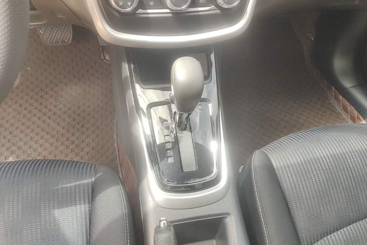 Used Nissan Tiida 2016 1.6L CVT Cool Dynamic Edition Gear Lever