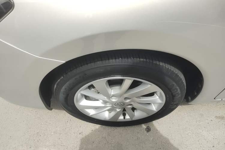 Used Nissan Tiida 2016 1.6L CVT Cool Dynamic Edition Left Front Wheel Hub