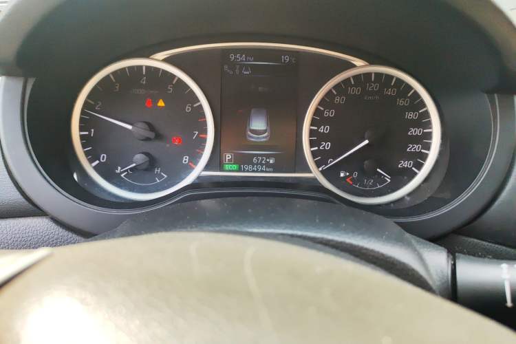 Used Nissan Tiida 2016 1.6L CVT ZhiZun Edition Odometer Close Up