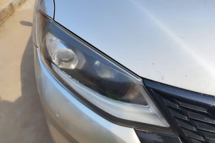 Used Nissan Tiida 2016 1.6L CVT ZhiZun Edition Right Front Headlight