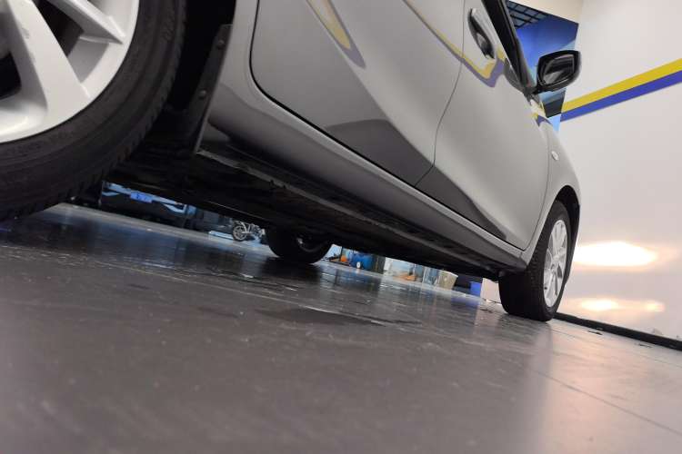 Used Nissan Tiida 2016 1.6L CVT Cool Dynamic Edition Right Side Sill