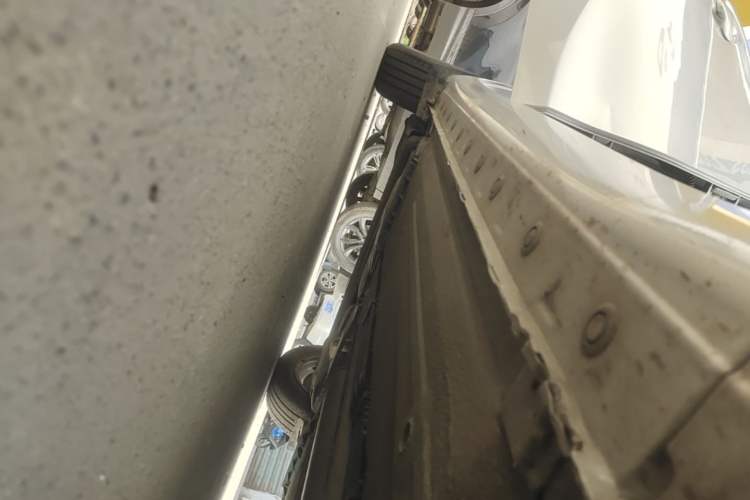 Used Nissan Tiida 2016 1.6L CVT Cool Dynamic Edition Right Side Sill